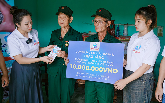 Biểu tượng tai nghe và hỗ trợ 24/7, thể hiện dịch vụ chăm sóc khách hàng chuyên nghiệp.